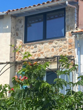 Maison de ville vieille ville vue mer